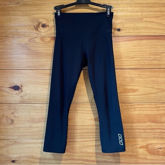 Lorna Jane Black High Rise Cropped Activewear Workout Leggings - Picture 1 of 8
